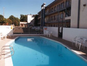 Travelodge Santa Rosa Downtown - Santa Rosa, CA