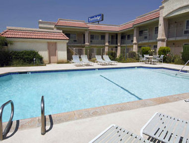 TRAVELODGE-CORONA - Corona, CA