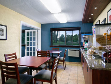 Travelodge - Davenport, IA