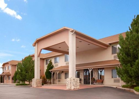 Econo Lodge West - Pueblo, CO