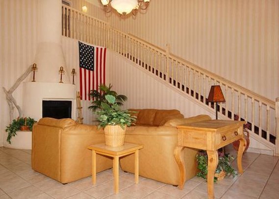 Econo Lodge West - Pueblo, CO