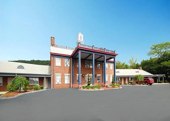 Econo Lodge-Conference Ctr - New Haven, CT
