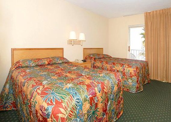 Econo Lodge-On The Beach - Clearwater, FL