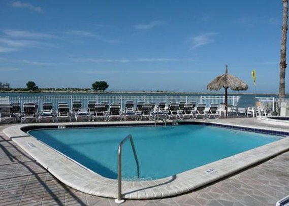 Econo Lodge-On The Beach - Clearwater, FL