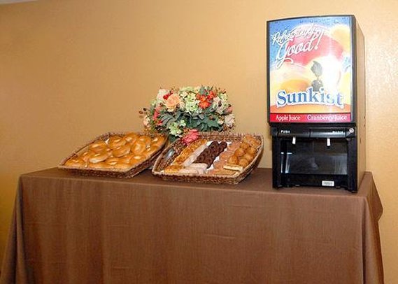 Econo Lodge-On The Beach - Clearwater, FL