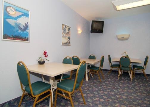 Quality Suites - Cocoa Beach, FL