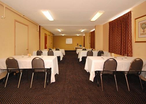 Quality Inn & Suites - Waterloo, IA