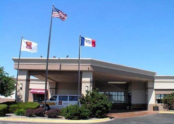 Clarion Hotel and Conference Center - Davenport, IA