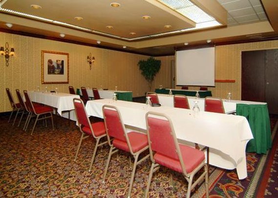 Clarion Hotel and Conference Center - Davenport, IA