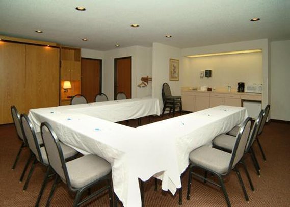 Rodeway Inn - Mount Pleasant, IA