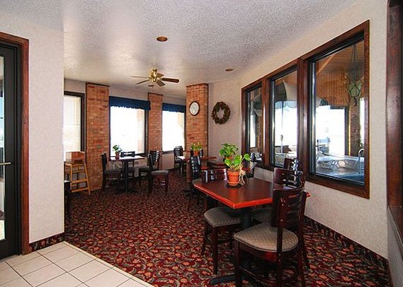 Rodeway Inn - Mount Pleasant, IA