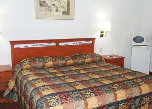 Econo Lodge Inn & Suites - Boone, IA