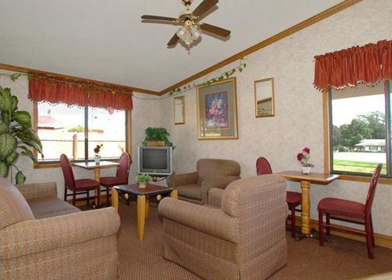 Econo Lodge-South Bend Airport - South Bend, IN
