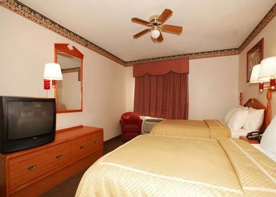 Rodeway Inn & Suites - Carmel, IN
