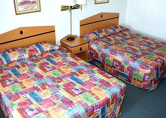 Econo Lodge Newton - Newton, KS
