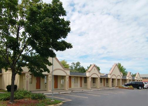 Econo Lodge - Warren, MI