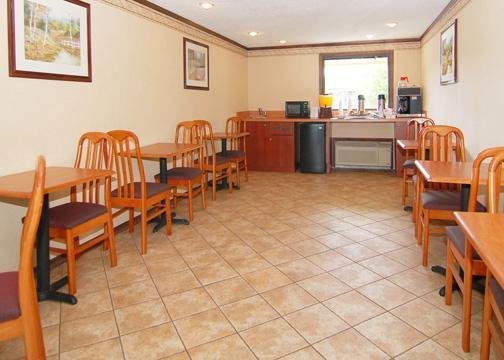 Econo Lodge - Warren, MI