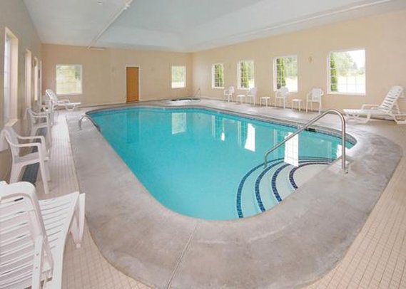 Econo Lodge Inn & Suites - Bad Axe, MI