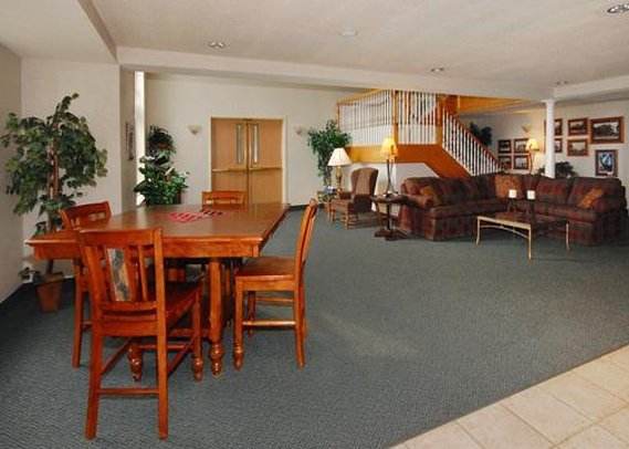 Econo Lodge Inn & Suites - Bad Axe, MI