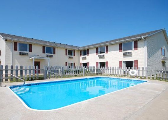 Econo Lodge - Knob Noster, MO