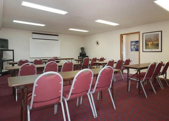 Econo Lodge - Knob Noster, MO