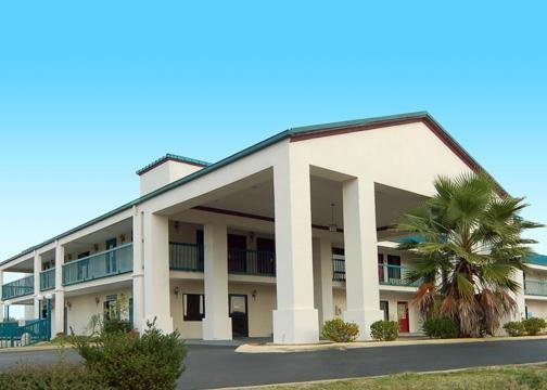Quality Inn - Canton, MS