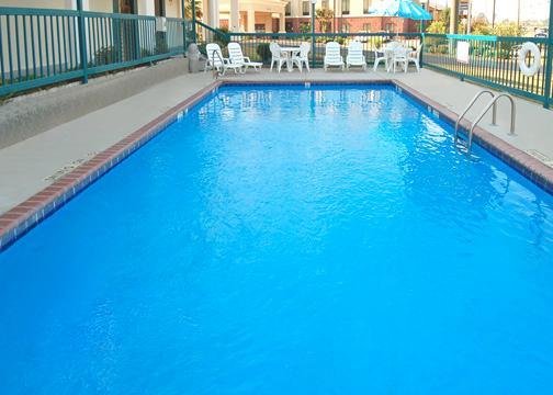 Quality Inn - Canton, MS