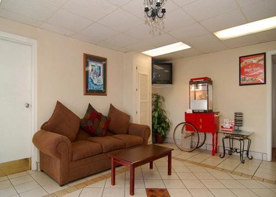 Econo Lodge - Matthews, NC