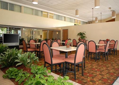 Clarion Hotel Airport - Oklahoma City, OK