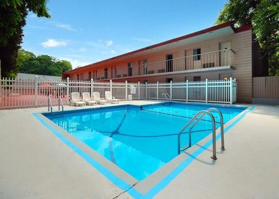 Stratford Inn - Sycamore, IL