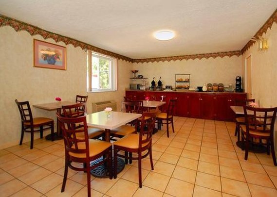 Stratford Inn - Sycamore, IL