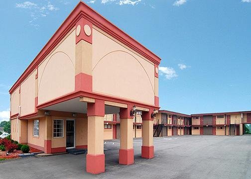 Rodeway Inn - Greensburg, PA