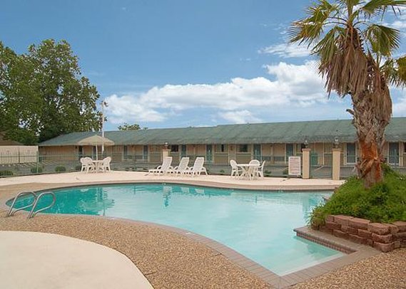 ECONO LODGE - Brenham, TX