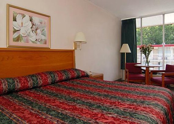 Econo Lodge - Fredericksburg, VA