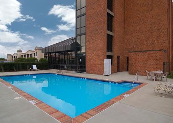 BEST WESTERN Hampton Coliseum Inn - Hampton, VA