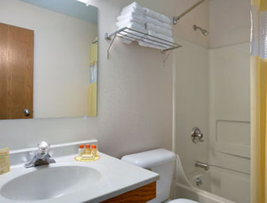 America's Best Inn - Auburn, MI