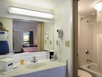 Howard Johnson Inn at Six Flags, GA - Austell, GA