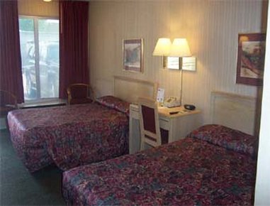 Knights Inn-Lenexa - Lenexa, KS