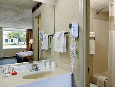 Quality Inn - Calhoun, GA