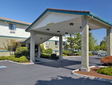 Super 8-Portland Airport