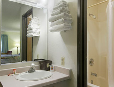 Americas Best Value Inn - Hayward, WI