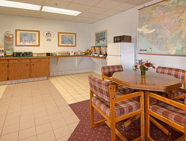 Super 8 Costa Mesa/Newport Beach Area - Costa Mesa, CA