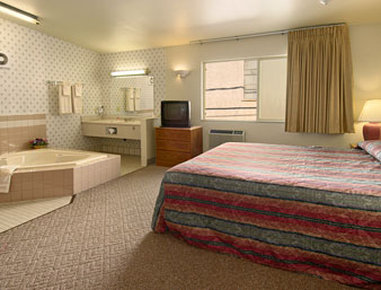 Super 8 Costa Mesa/Newport Beach Area - Costa Mesa, CA