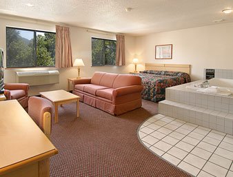 Super 8 - Logan, WV