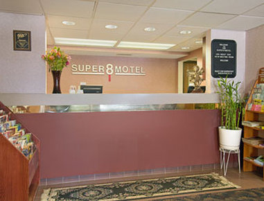 Super 8 Germantown Milwaukee - Germantown, WI