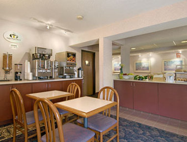 Super 8 Germantown Milwaukee - Germantown, WI