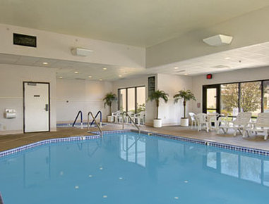 Super 8 Germantown Milwaukee - Germantown, WI