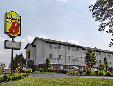 Super 8-Milwaukee Airport
