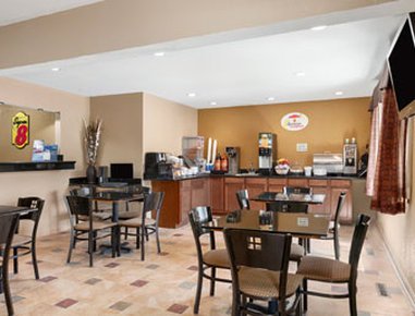 Super 8 Decorah - Decorah, IA