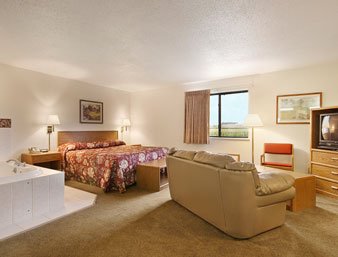 Americas Best Value Inn & Suites-Manchester - Manchester, IA